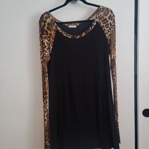 Mon Ami tunic/nightgown? Black with Leopard. Sz Med
